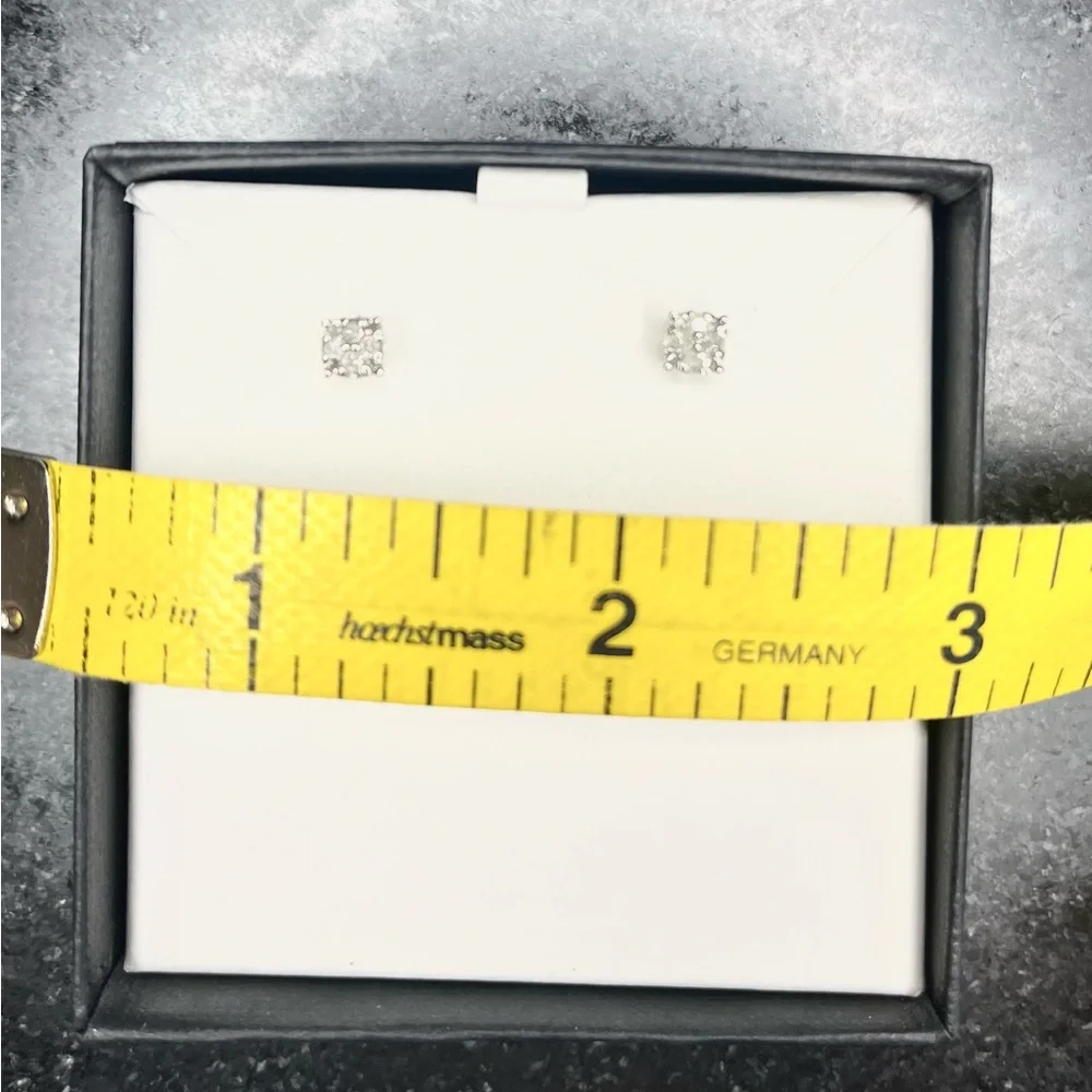 New in Box - 1/4 Cttw Diamond Round Grand Cluster Stud Earrings - Picture 5 of 7